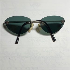 Vintage CHANEL
Frameless CC Logo Sunglasses 4003